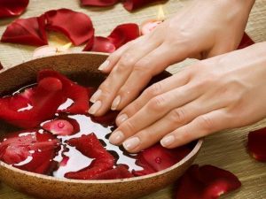 massaggio mani | manicure | sun lovers group